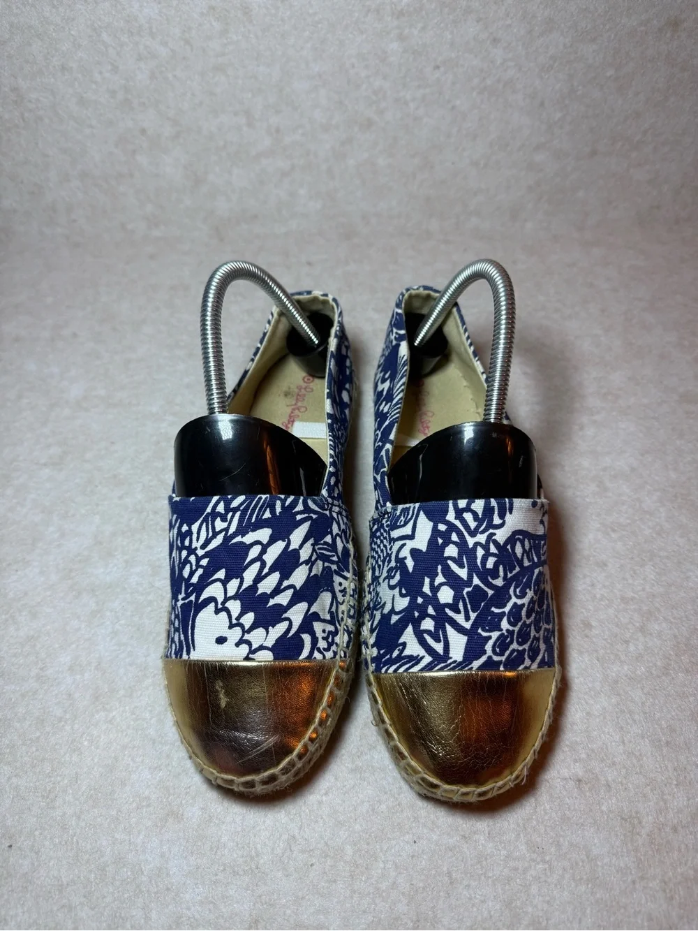 Lilly Pulitzer Upstream Blue Floral Canvas Espadrille Flats Gold Cap Toe SZ 7